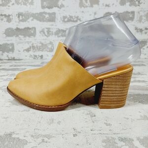 NEW DV Dolce Vita Tendle Cream Tan Slip On Block Heel Mules O646